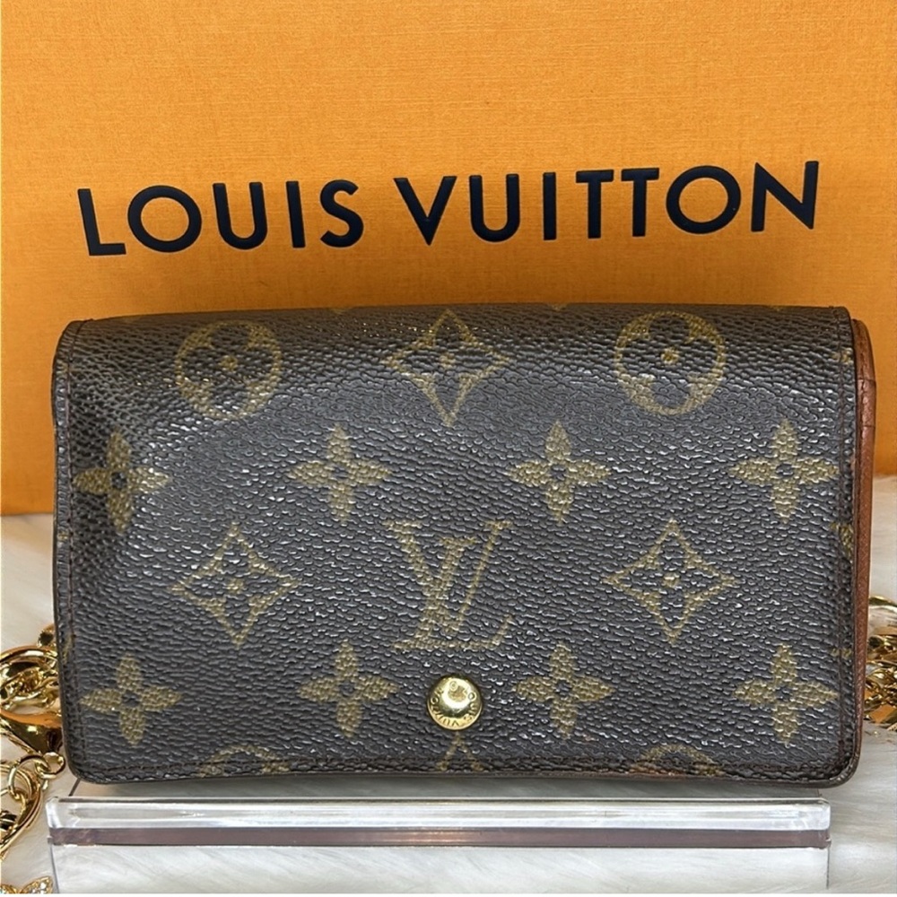 VINTAGE LOUIS VUITTON Monogram
Porte Monnaie Tresor Wallet.